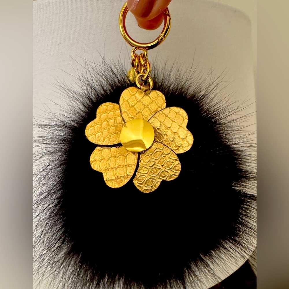 MICHAEL KORS faux pompom with flower